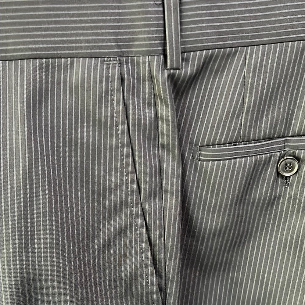 Hugo Boss Suit Black Pinstripe, 100% Virgin Wool, Made in USA, 40R - Picture 15 of 16